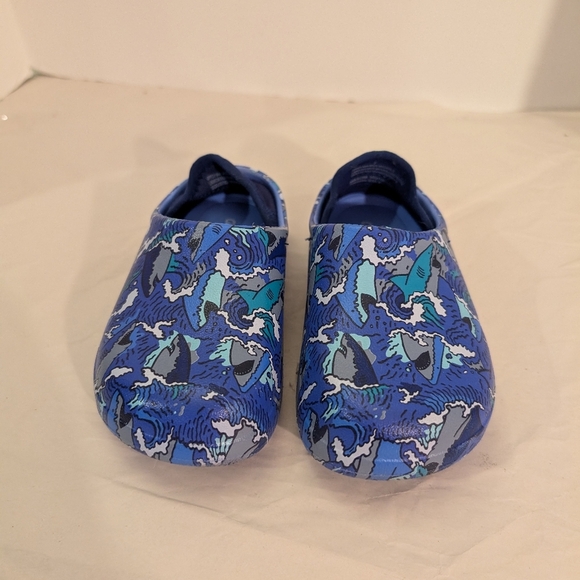 Cat & Jack Shark Design Rowan Slip On Water Shoes/Clogs in Size 7 - Picture 1 of 10